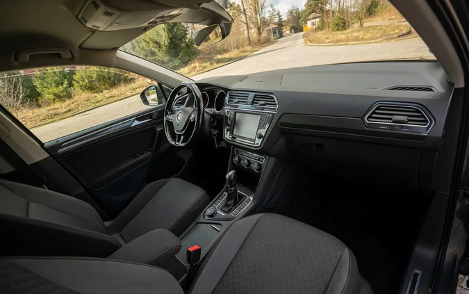 Volkswagen Tiguan cena 67900 przebieg: 159000, rok produkcji 2017 z Szamocin małe 631